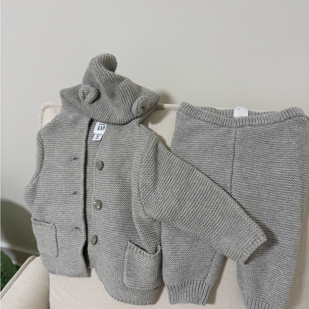 GAP 3-6M Light Gray Baby Knit Outfit